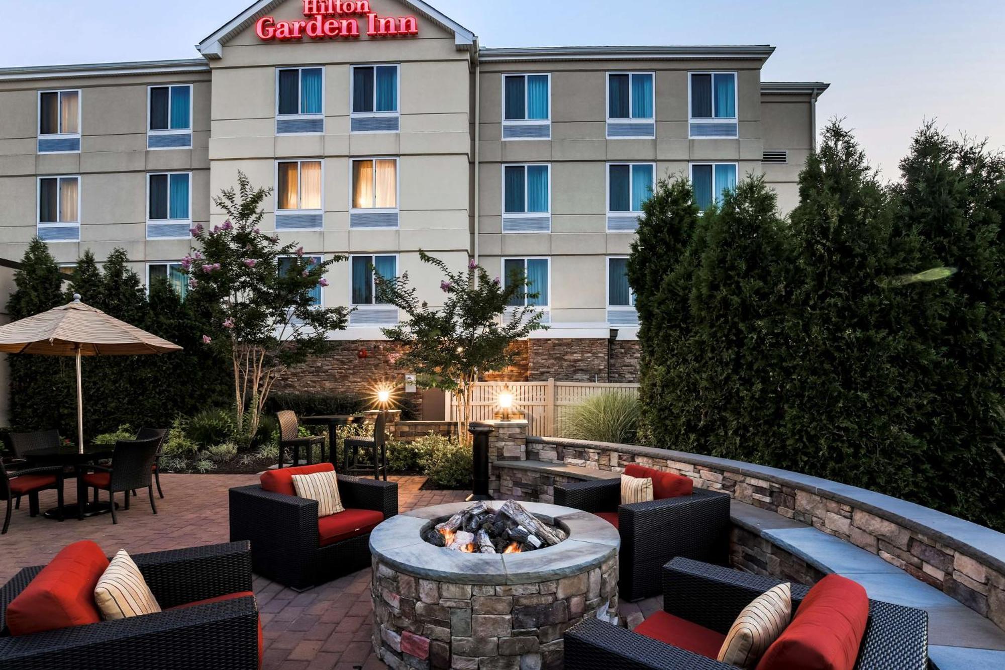 Hilton Garden Melville 3*